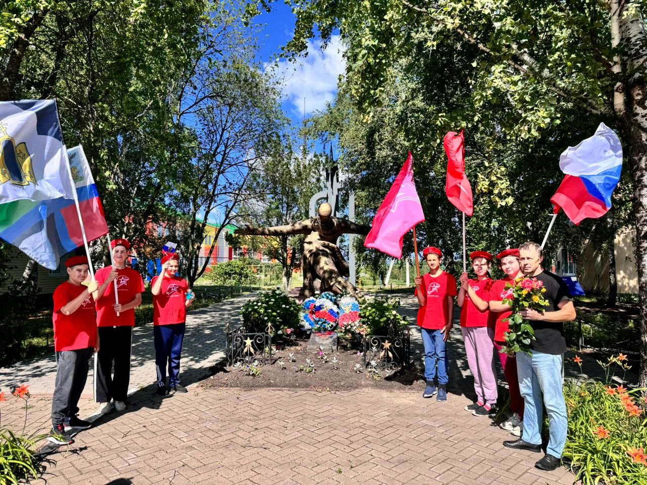 Каждый год 22 июня в России проходит акция «Свеча памяти». В этот день по всей стране зажигают свечи в память о тех, кто пережил ужасы Великой Отечественной войны..