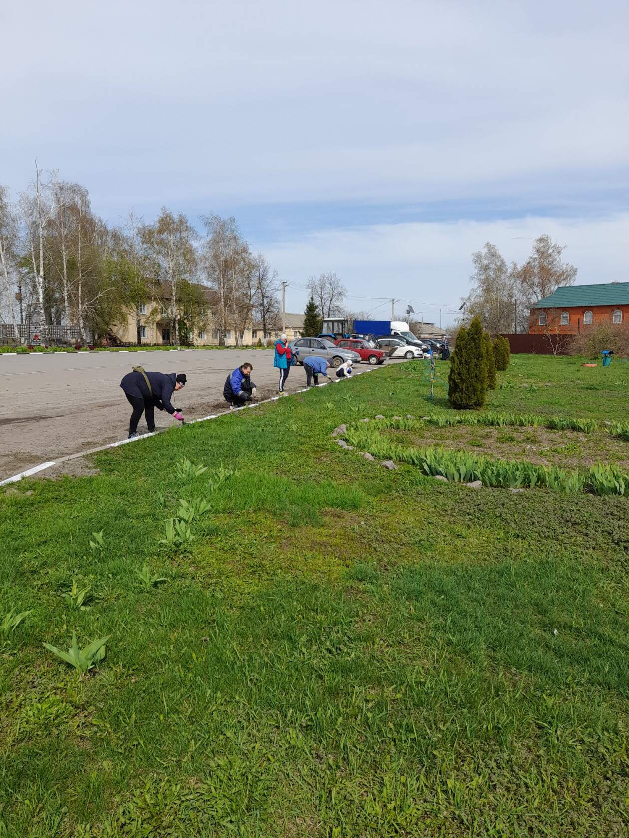 На территории Прилепенского сельского поселения продолжаются работы по благоустройству территории.